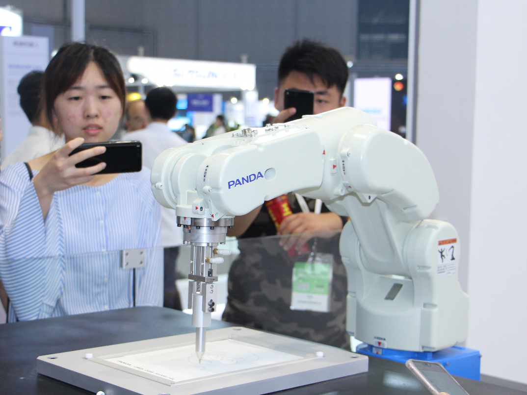 工廠已經自動化，噴涂機器人取代人工是必然趨勢